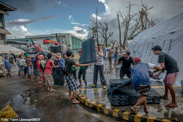 Vedilo con i tuoi occhi — Da Roma alle Filippine l’ospedale gonfiabile di MSF — Foto: Yann Libessart